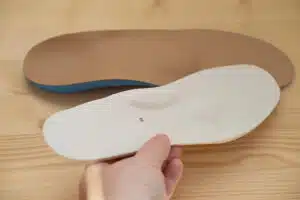 A personalized orthotic shoe with natural leather insoles and supinators for orthopedic footwear.